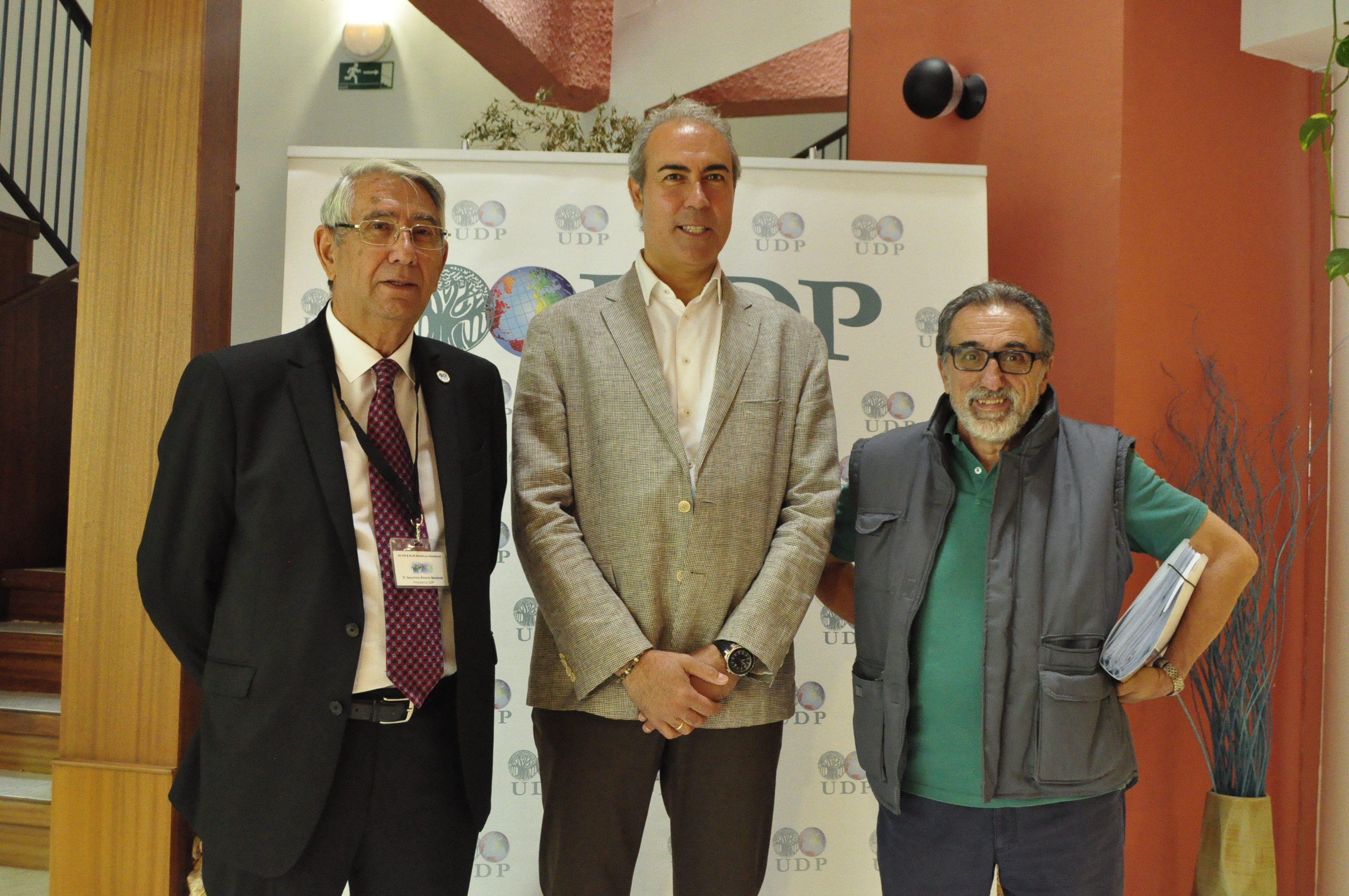 El alcalde de Jaraba, Joaquín Barriga Lorente y el Presidente de la Comarca de Calatayud, Ramón Dulce Maestro, junto al Presidente de UDP, Satur Álvarez.