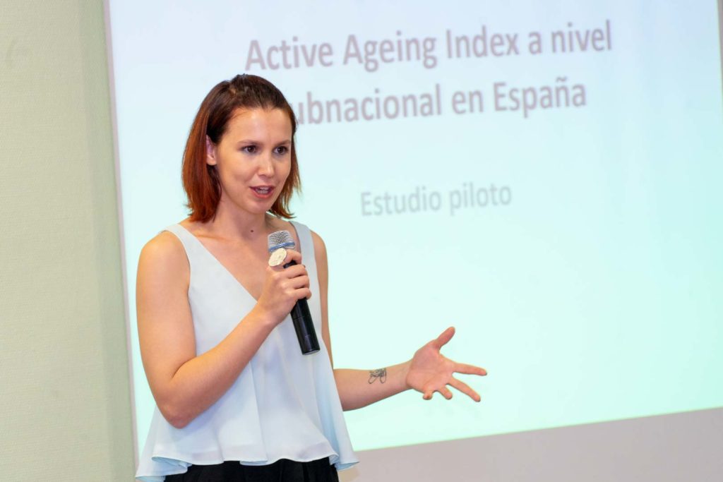ara Marsillas exponiendo los resultados del último Índice de #envejecimientoActivo en España,