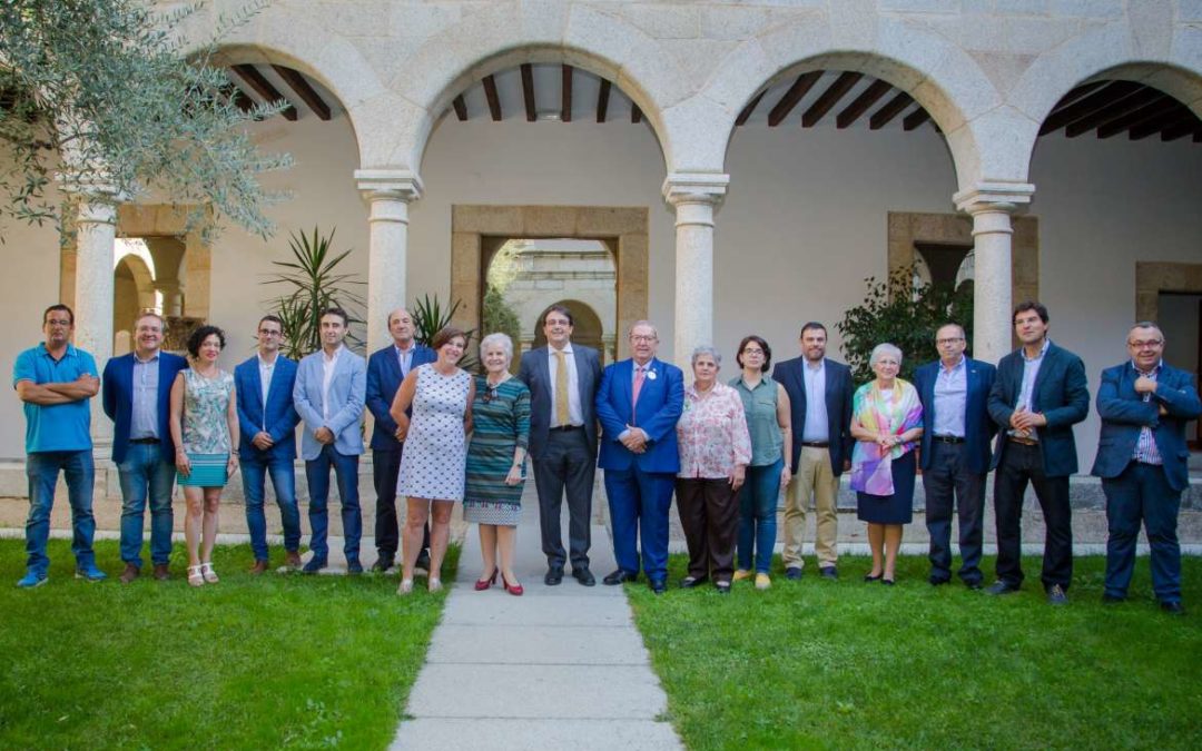 Nueve municipios extremeños se adhieren a un proyecto piloto de la UDP para dar compañía a domicilio a personas mayores que viven solas