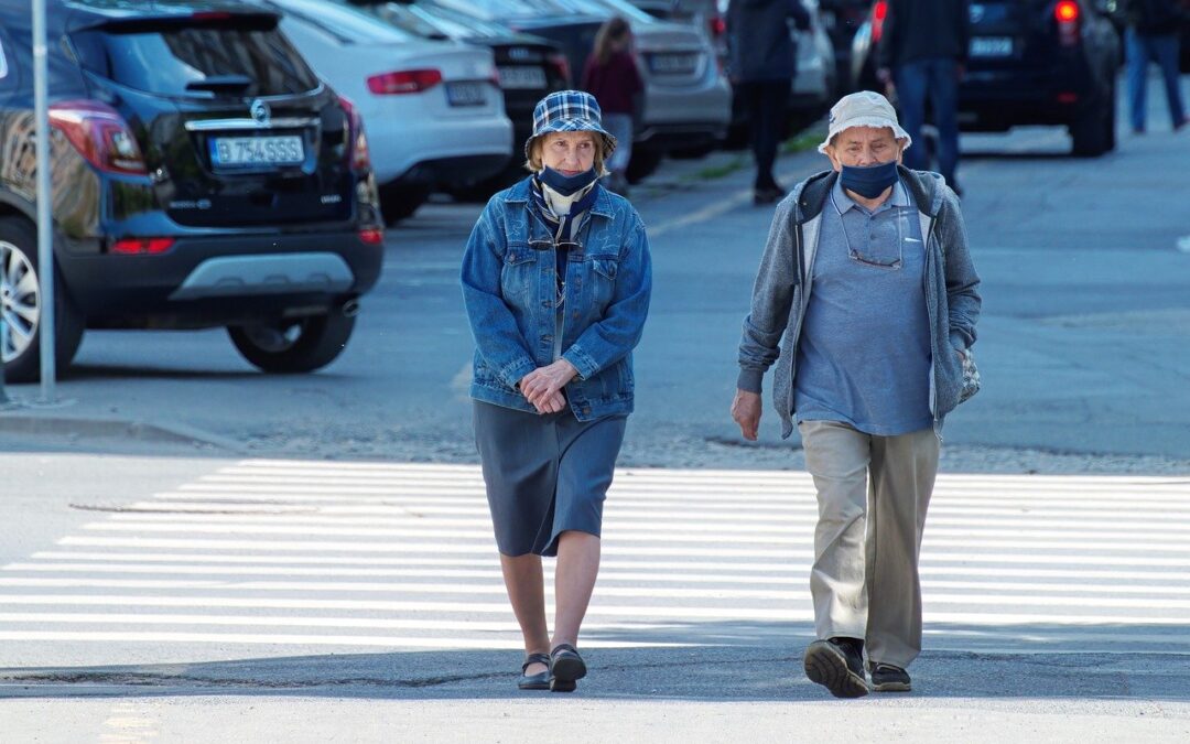 Mayores de 75 años en pequeñas ciudades: El perfil de las personas que más han percibido la discriminación por edad durante la crisis de la Covid19